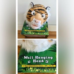 NWT Singing Wall Hanging Plush Tiger Head